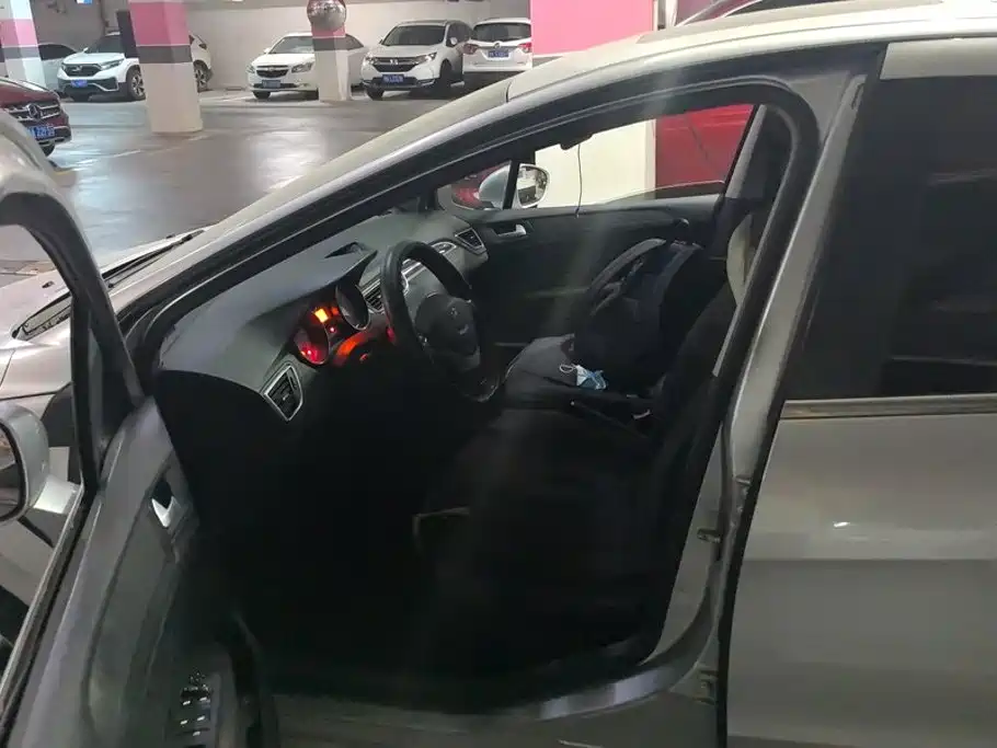 Peugeot 308 — миниатюра 9