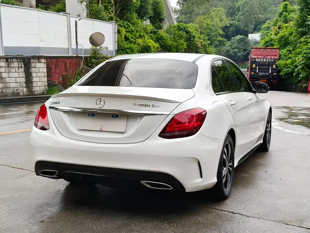 Mercedes-Benz C-Class — миниатюра 6