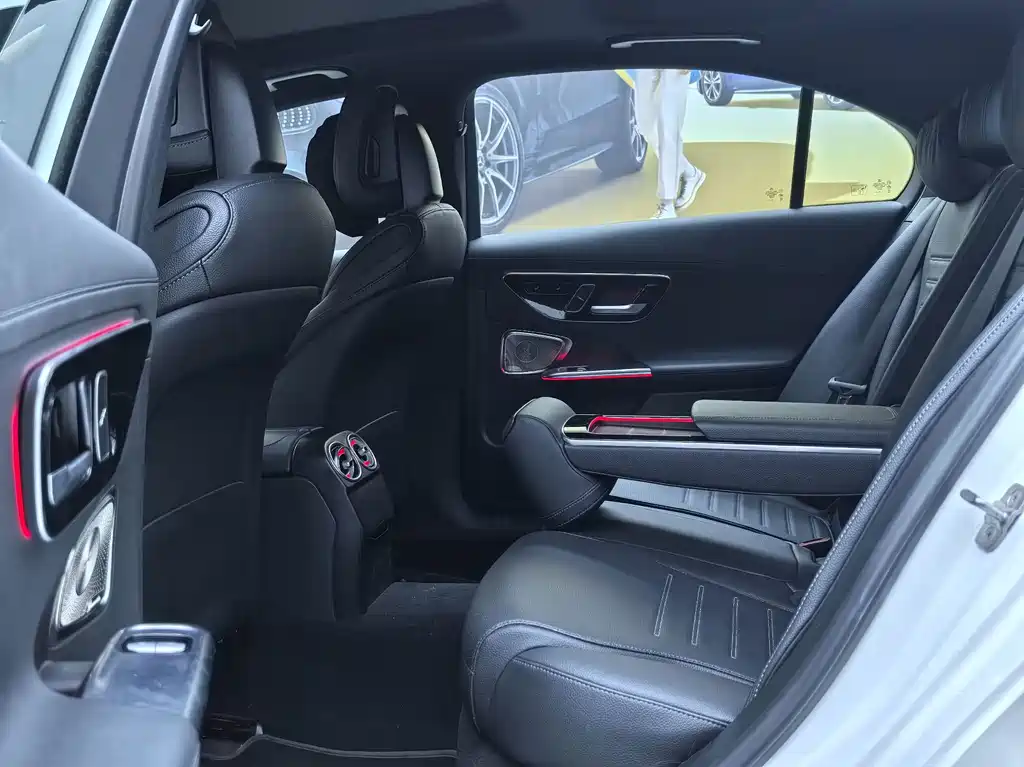 Mercedes-Benz C-Class — миниатюра 12