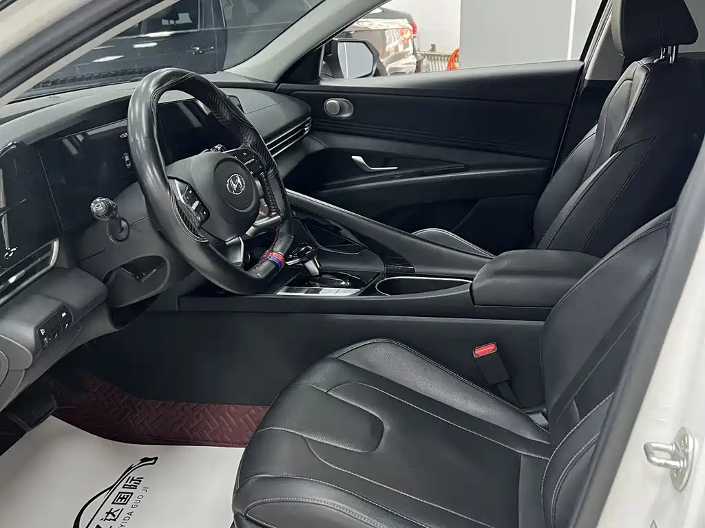 Hyundai Elantra 2023 1.5L CVT LUX Luxury