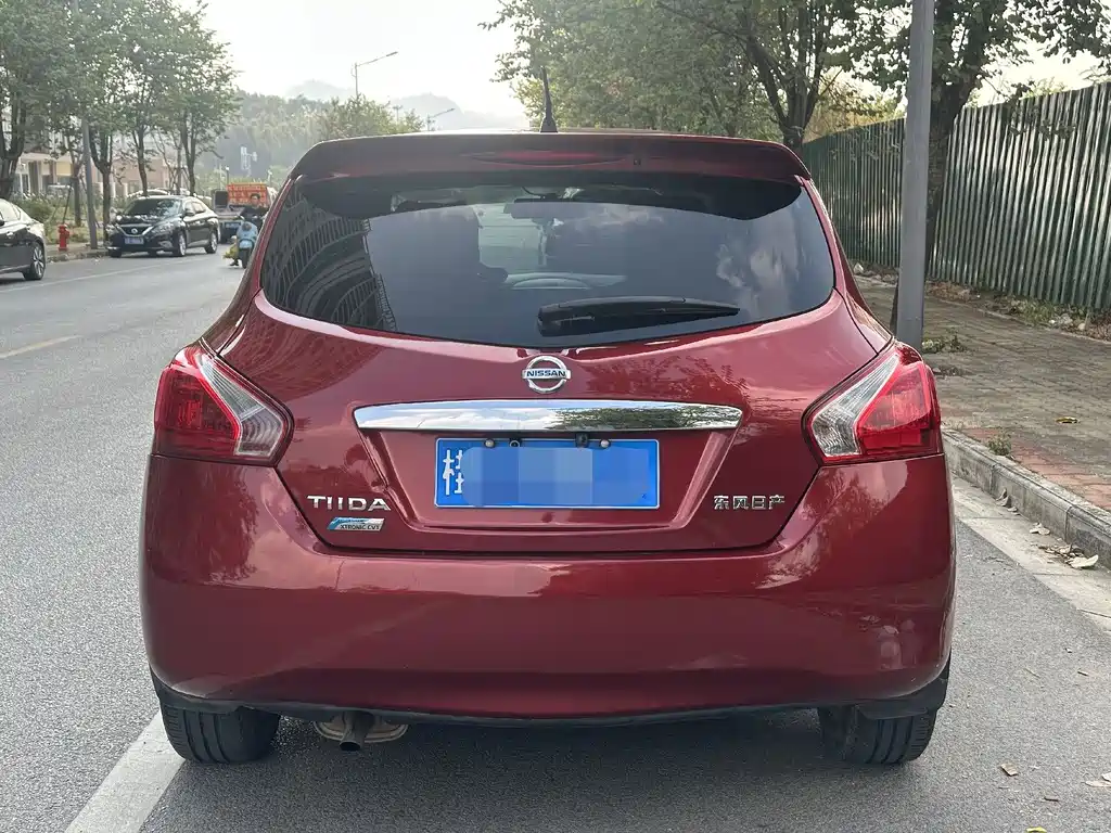 Nissan Tiida — миниатюра 5