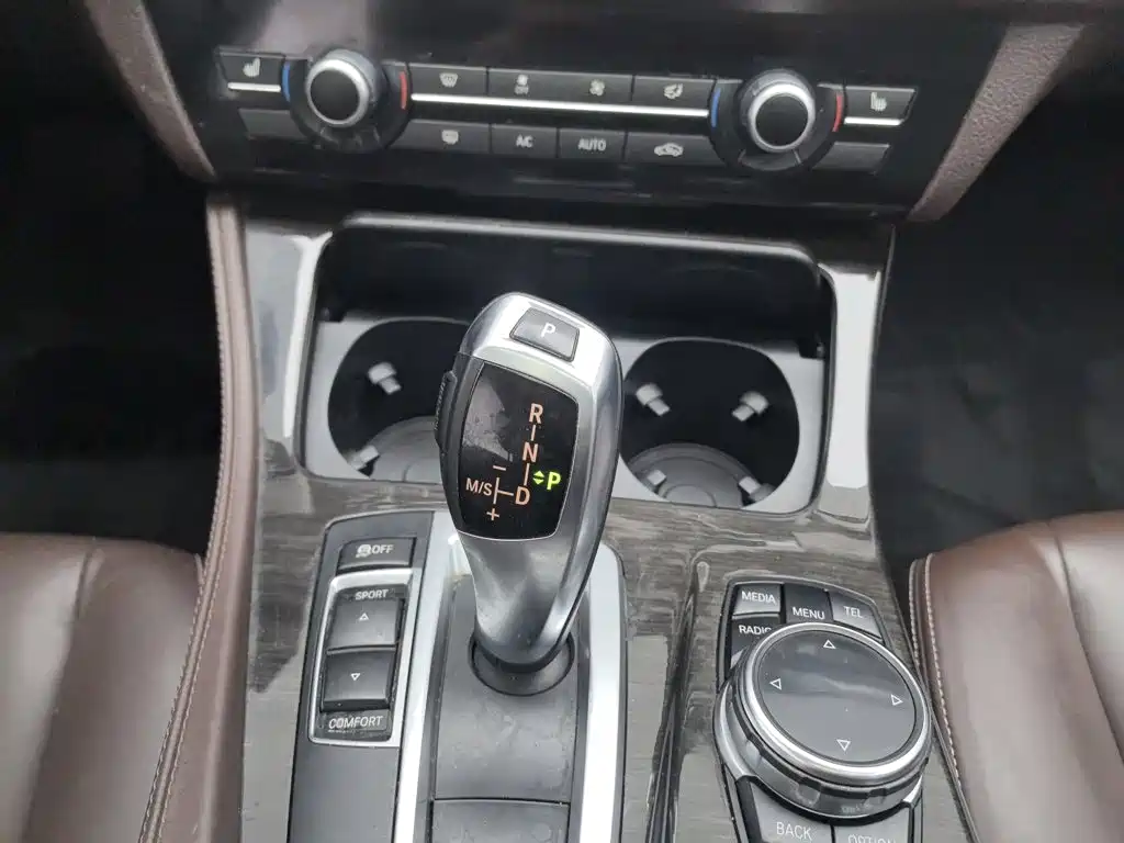 BMW 5 Series — миниатюра 13