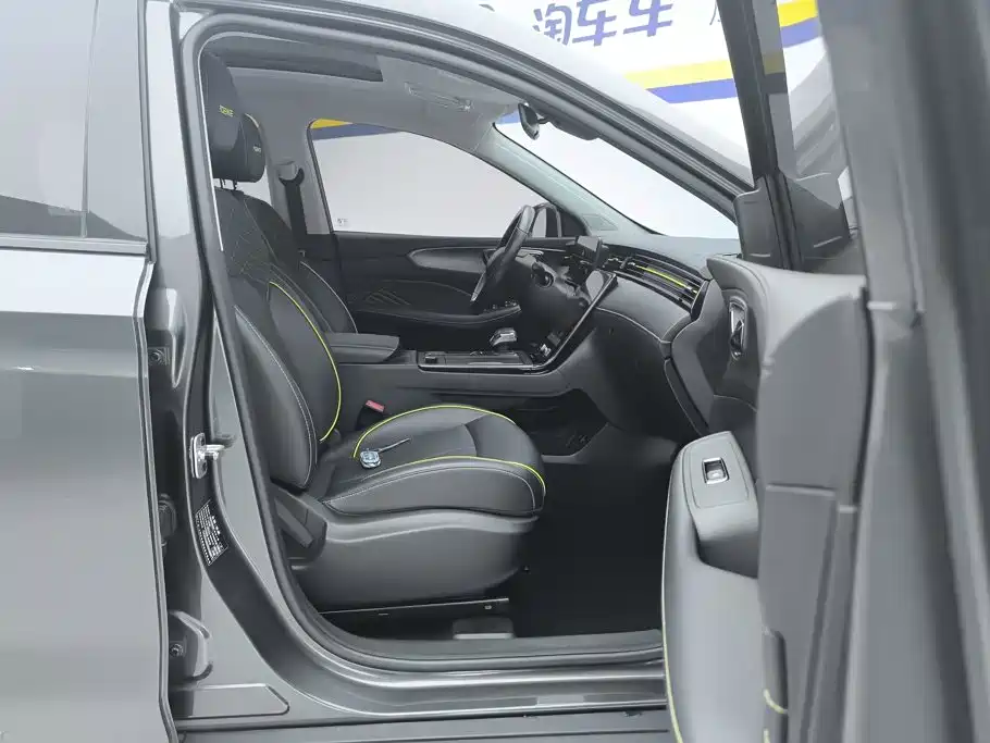 Roewe RX5 — миниатюра 8