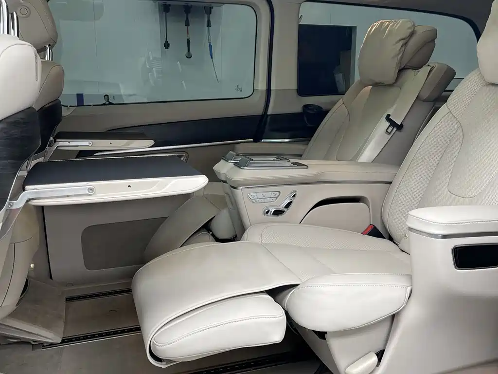 Mercedes-Benz V-Class V 2024 V 300 L Luxury