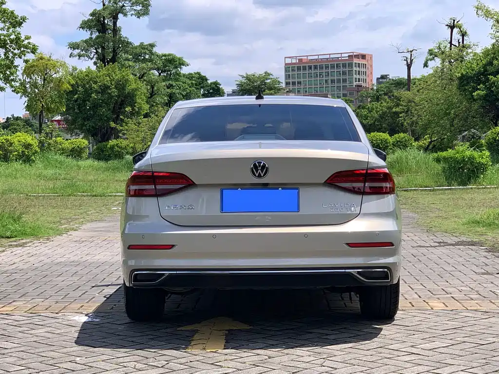 Volkswagen Lavida — миниатюра 5