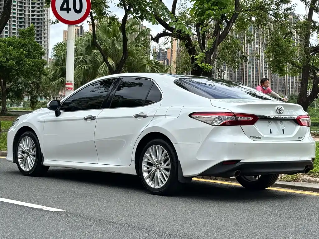 Toyota Camry — миниатюра 6