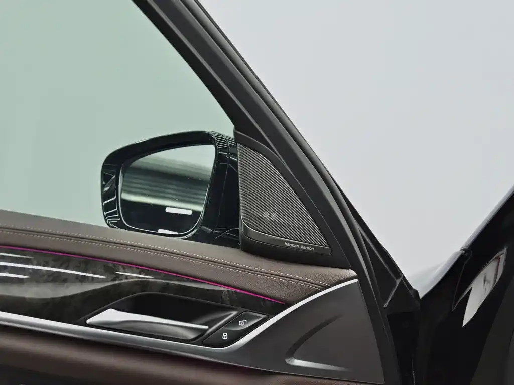 BMW 5 Series — миниатюра 20