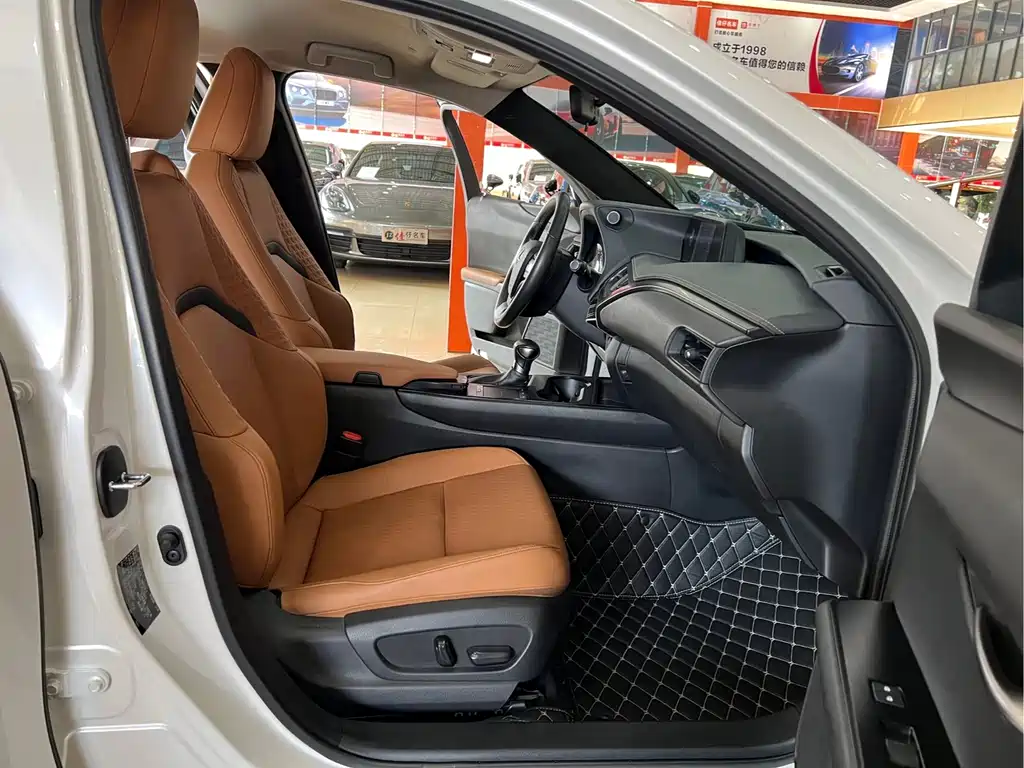 Lexus UX — миниатюра 9