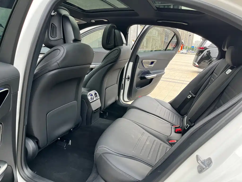 Mercedes-Benz C-Class — миниатюра 7
