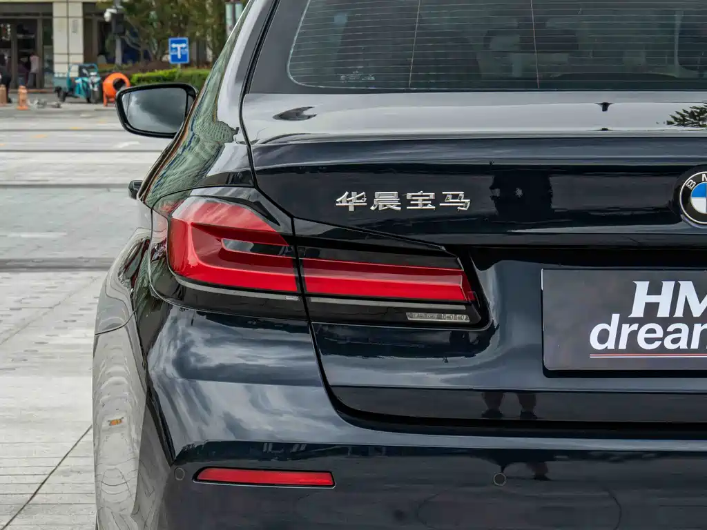 BMW 5 Series — миниатюра 9