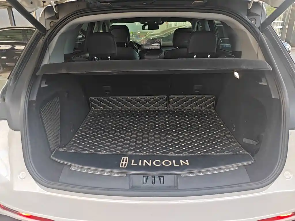 Lincoln Corsair — миниатюра 19