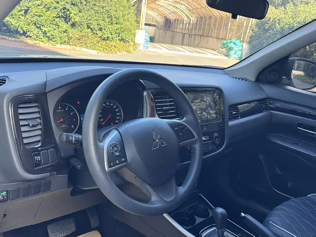 Mitsubishi Outlander — миниатюра 8