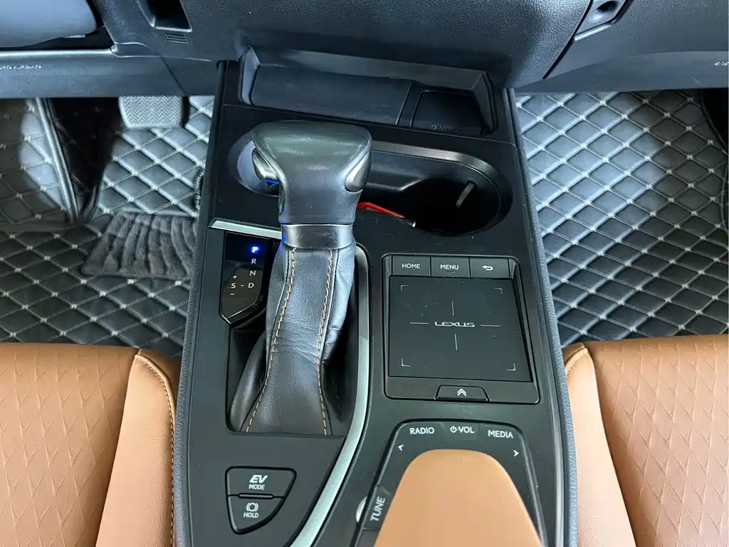 Lexus UX — миниатюра 16