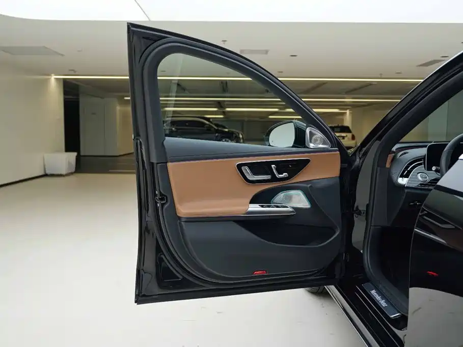 Mercedes-Benz E-Class — миниатюра 14