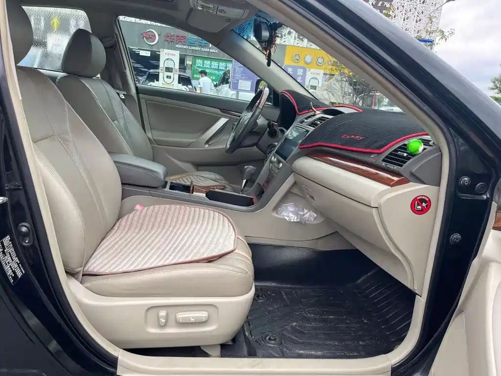 Toyota Camry — миниатюра 7