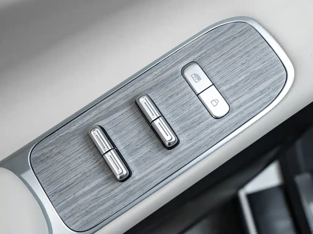 XPeng X9 — миниатюра 15
