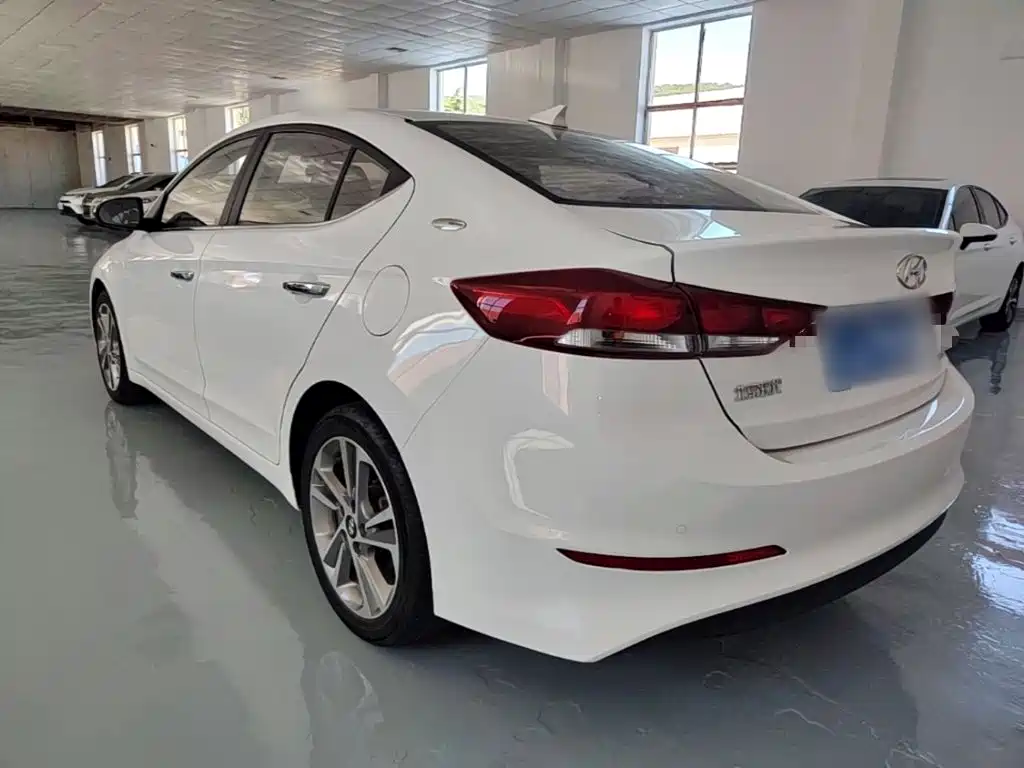 Hyundai Elantra — миниатюра 5