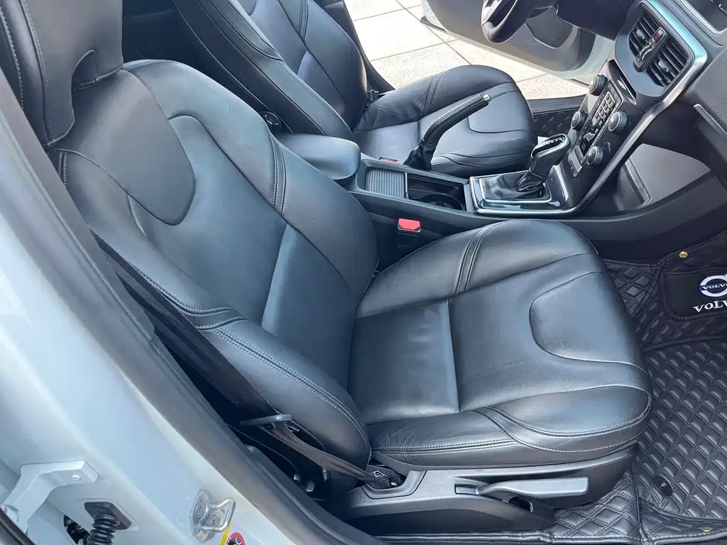Volvo V40 — миниатюра 9