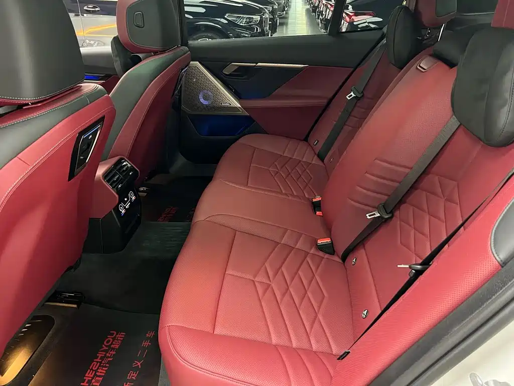 BMW 5 Series — миниатюра 10