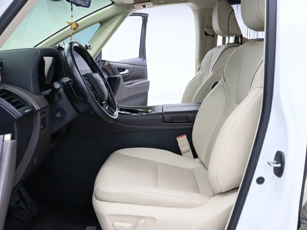 Toyota Alphard — миниатюра 3