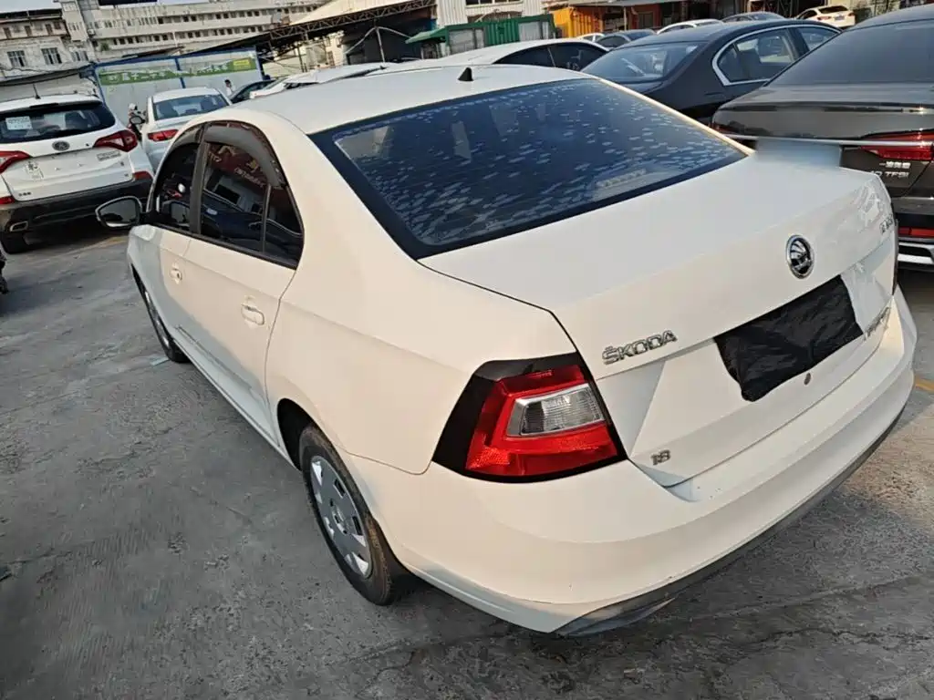 Skoda Rapid — миниатюра 5