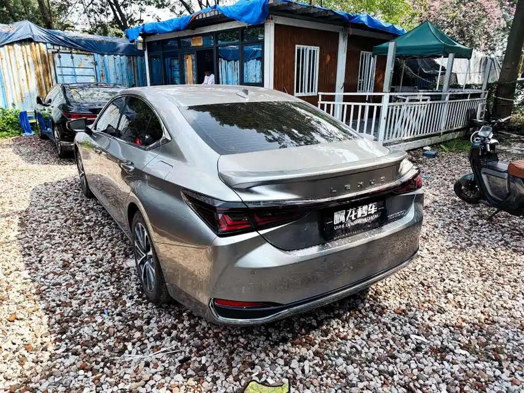 Lexus ES — миниатюра 7