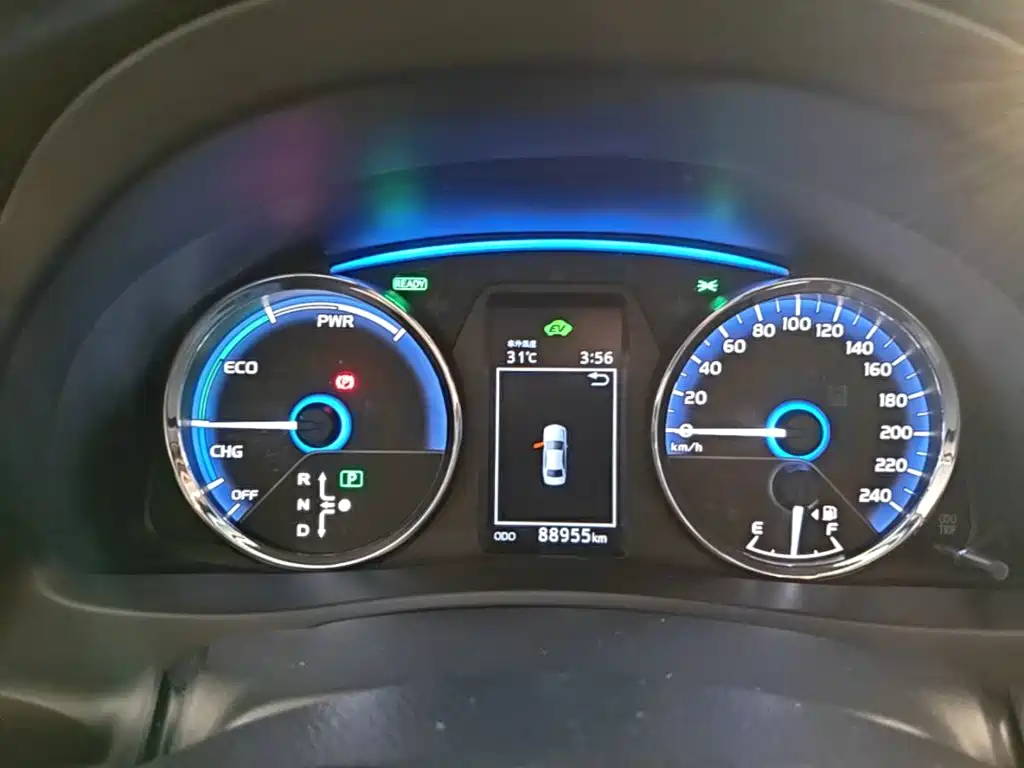 Toyota Corolla Hybrid — миниатюра 12