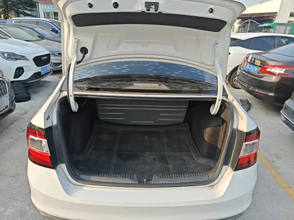 Skoda Rapid — миниатюра 19