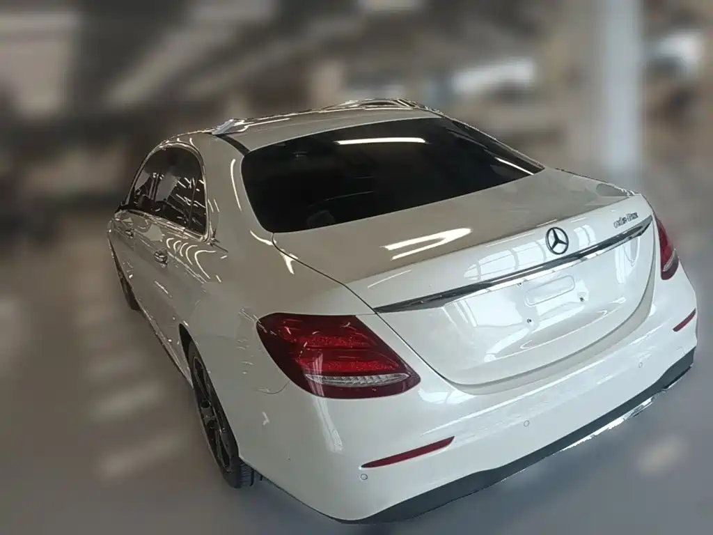 Mercedes-Benz E-Class — миниатюра 9
