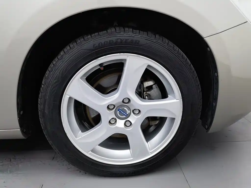 Volvo S60 (Import) — миниатюра 17