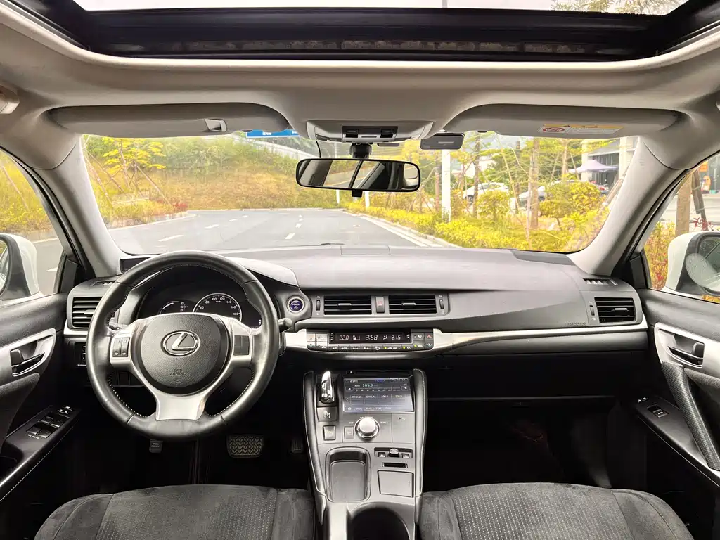 Lexus CT — миниатюра 9
