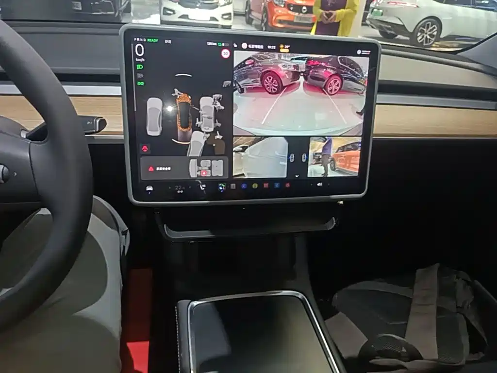 Tesla Model 3 — миниатюра 13