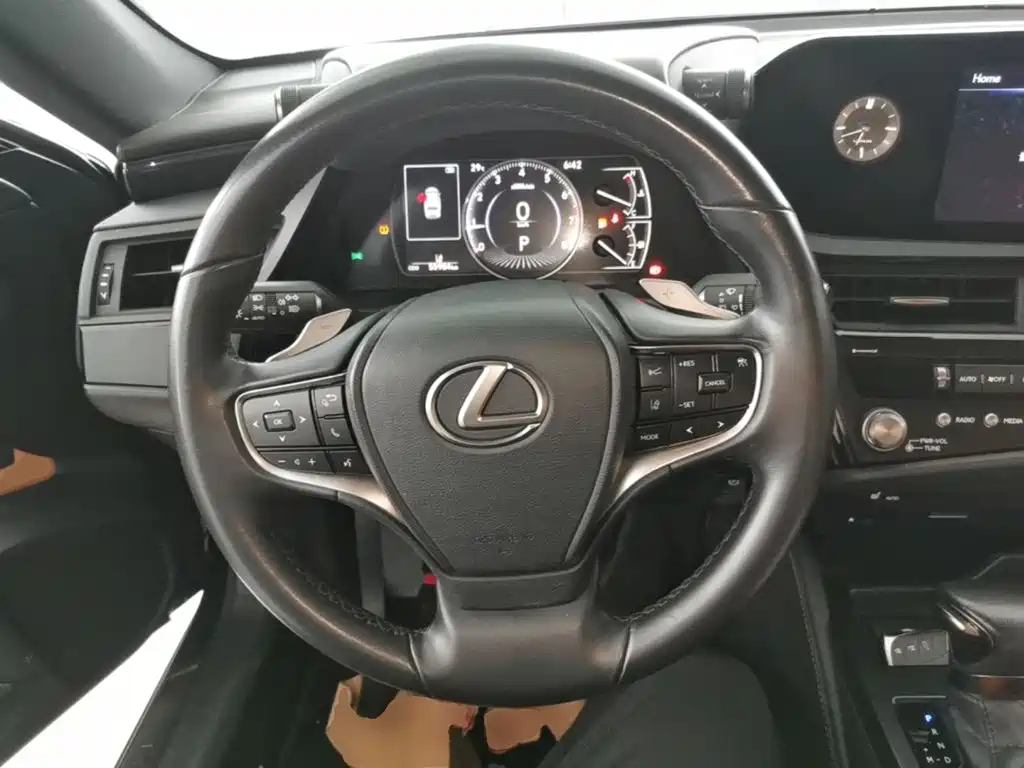 Lexus ES — миниатюра 11