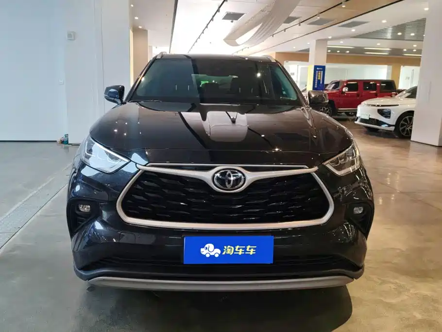 Toyota Highlander 2024 2.5L Luxury 7 мест