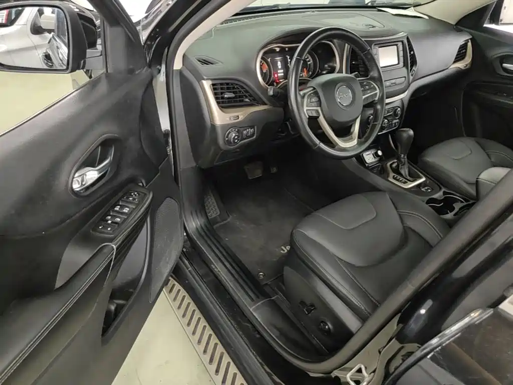 Jeep Cherokee — миниатюра 16