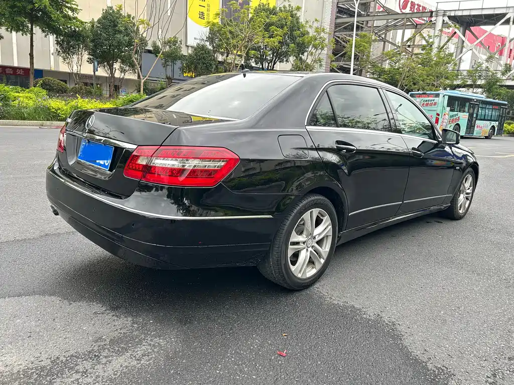 Mercedes-Benz E-Class — миниатюра 4
