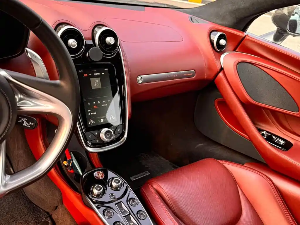 McLaren GT — миниатюра 3