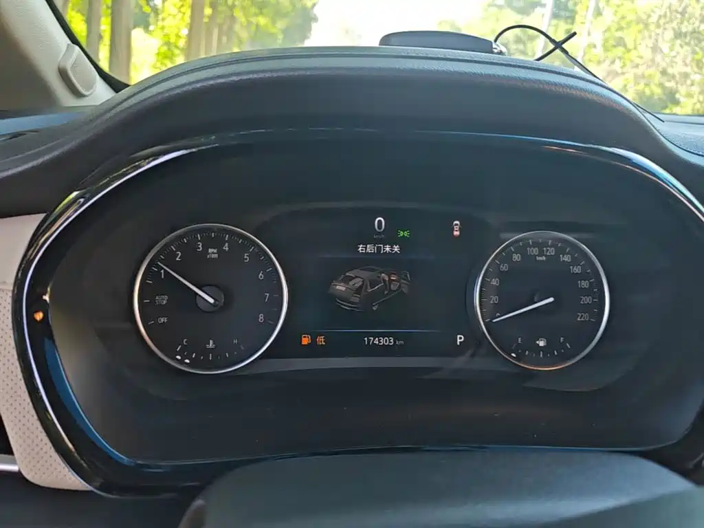 Buick GL8 — миниатюра 12