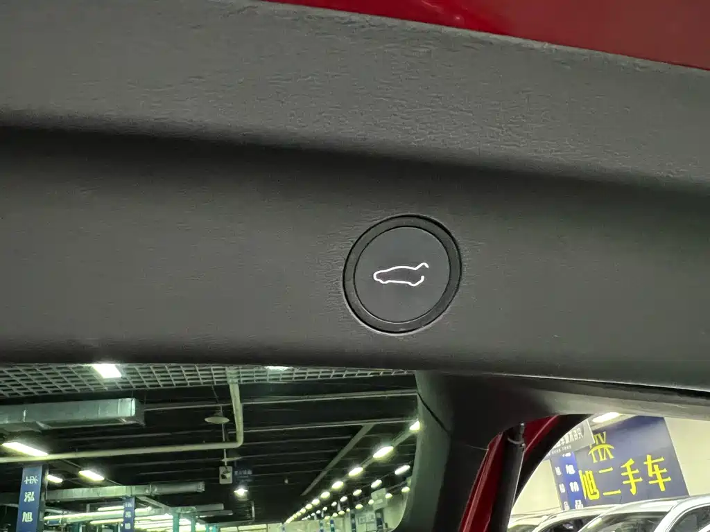 Tesla Model Y — миниатюра 18