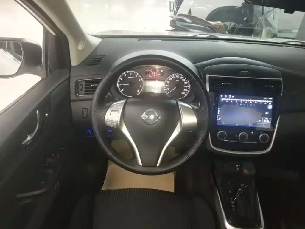 Nissan Tiida — миниатюра 11