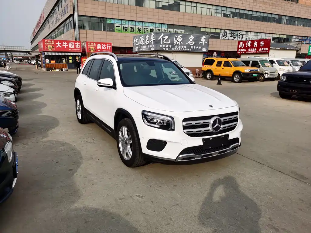 MERCEDES-BENZ GLB
