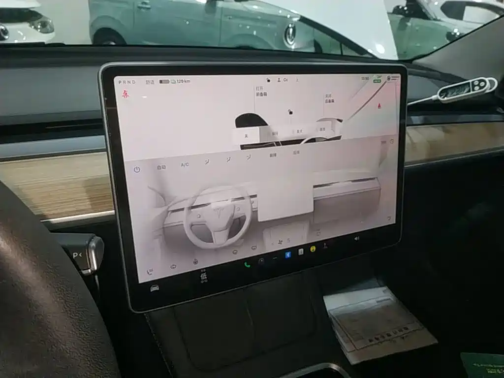Tesla Model 3 — миниатюра 13