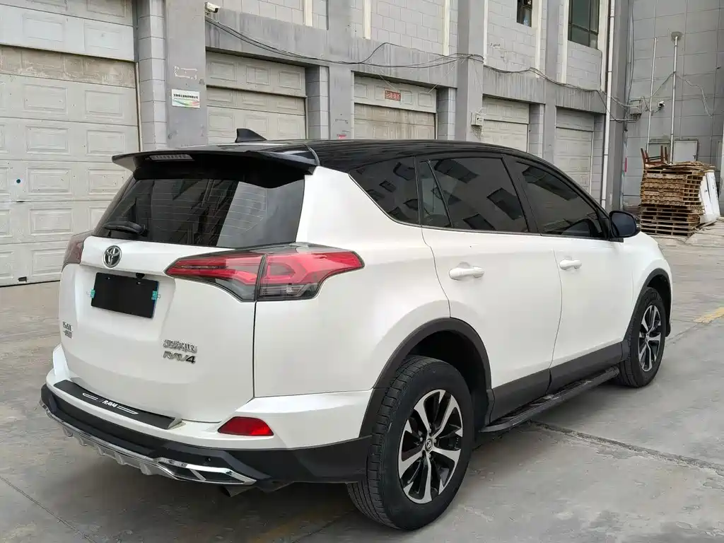 Toyota RAV4 — миниатюра 7