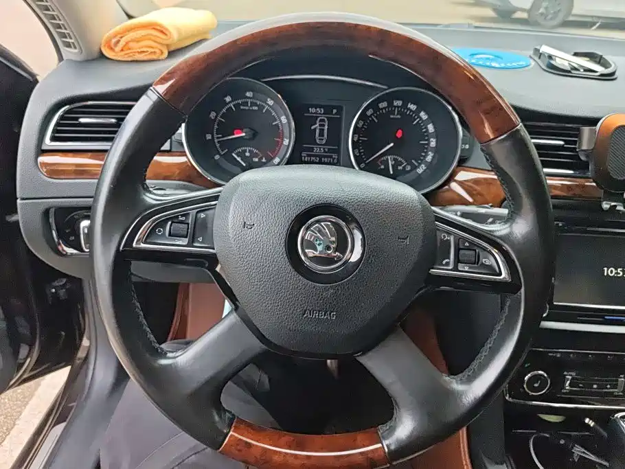 Skoda Superb — миниатюра 15
