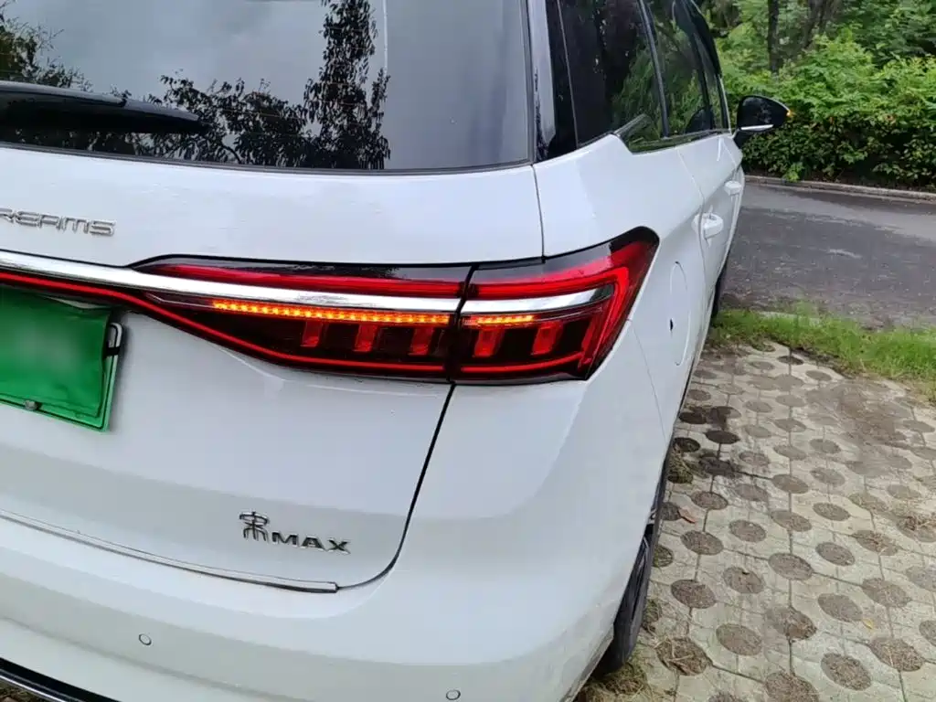 BYD MAX New Energy — миниатюра 8