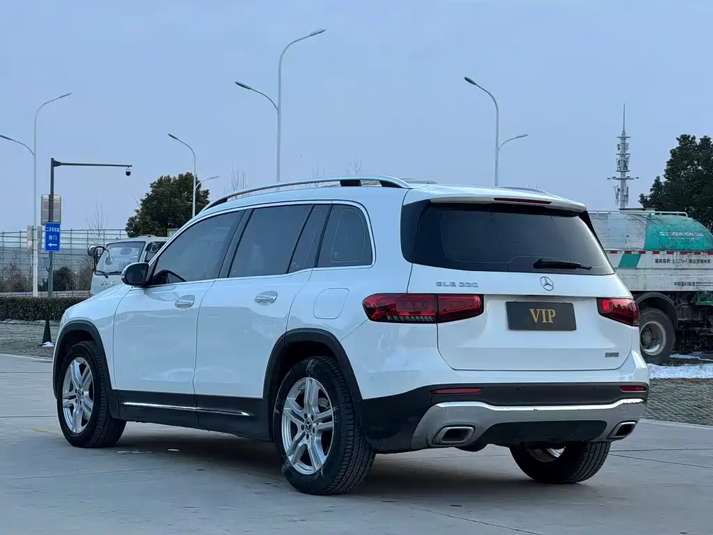 MERCEDES-BENZ GLB