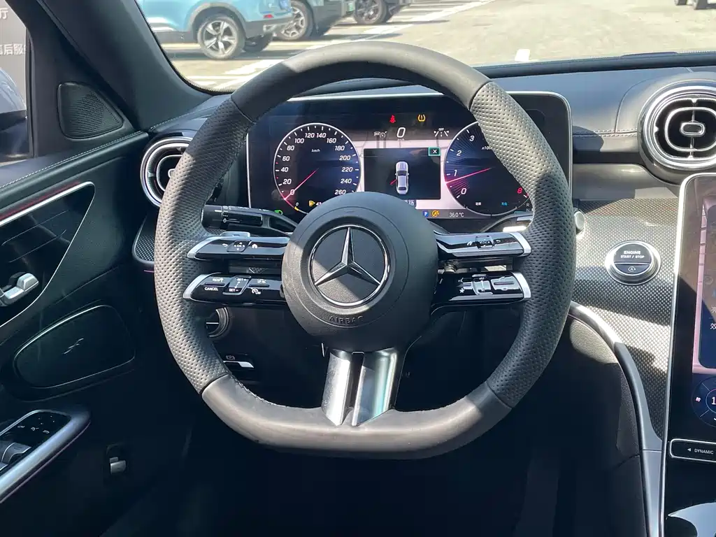 Mercedes-Benz C-Class — миниатюра 11