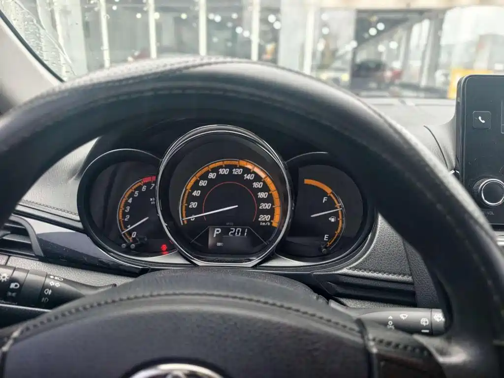 Toyota Yaris L — миниатюра 13