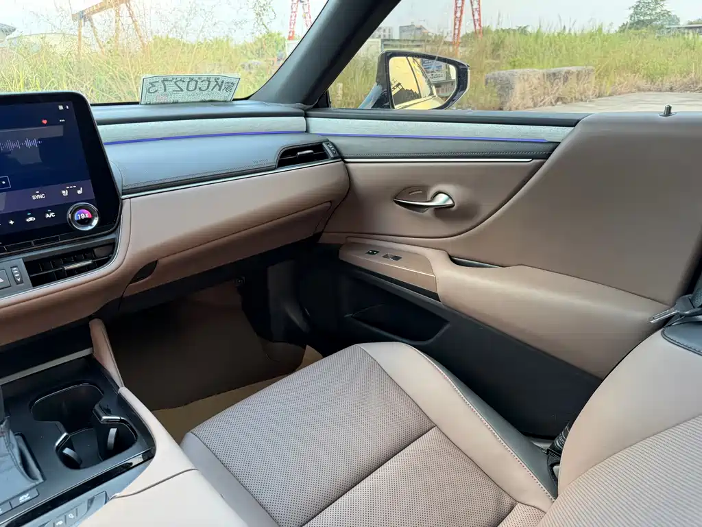 Lexus ES — миниатюра 10