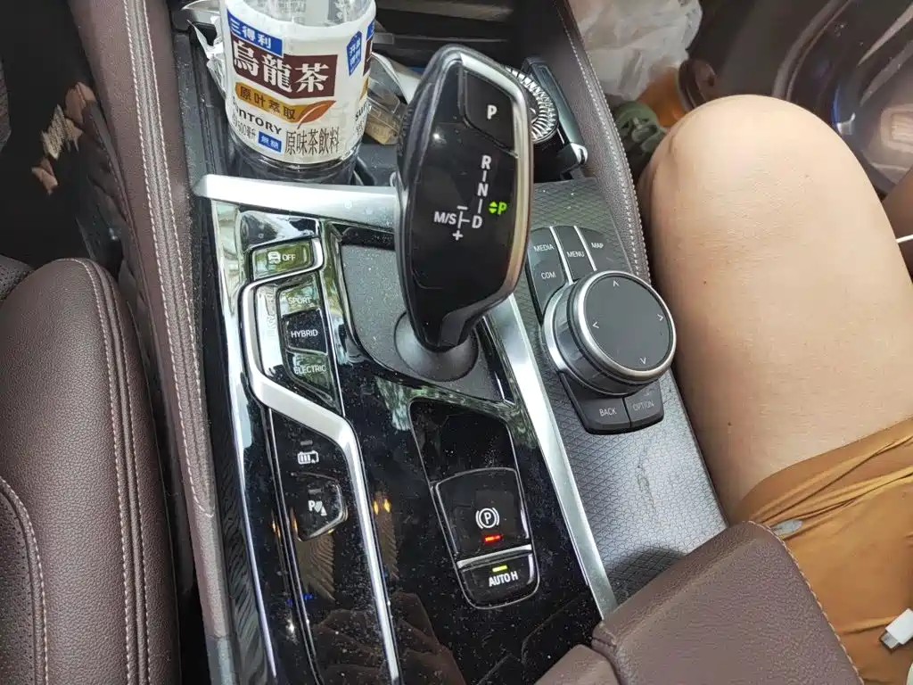 BMW 5 Series New Energy — миниатюра 10
